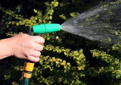 a1407innaffiare-giardino-utilizzo