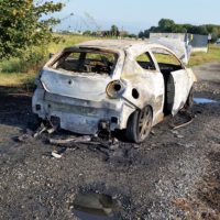 Borgaro: bruciata auto nella notte in via Bertino, “sembravano colpi di pistola”