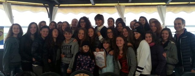 Cristina Chiabotto a tu per tu con le ragazze della pallanuoto della River Borgaro