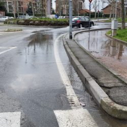 Borgaro: rotonda allagata in via Gramsci