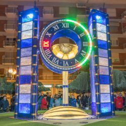 Borgaro: nella nuova piazza Europa l’orologio ad acqua si è trasformato in orologio luminoso