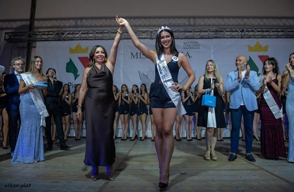 Cirié: Emily Zoe Pugliese vince la finale regionale di Miss Sorriso 2026